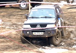 Как харьковчане гоняли на внедорожниках по грязи