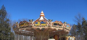 Девушки-вандалы разгромили один из аттракционов в парке Горького