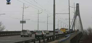 На Московском мосту перевернулся автобус с пассажирами. Есть жертвы