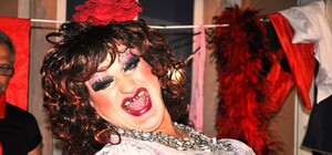 Киевские мужчины в женских одеждах поборются за звание лучшей травести-дивы