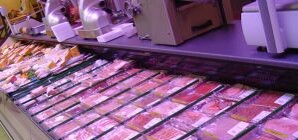 Луганчане крадут виски и кошачий корм