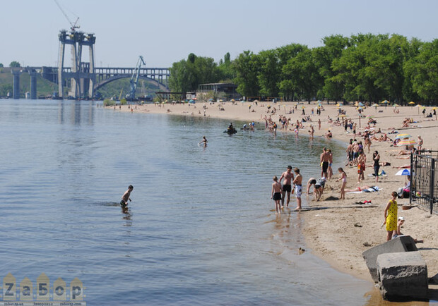 Ждановский пляж летом. Фото - http://zabor.zp.ua/