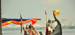 Ловил мужик рыбу, а по Днепру плыла ладья 