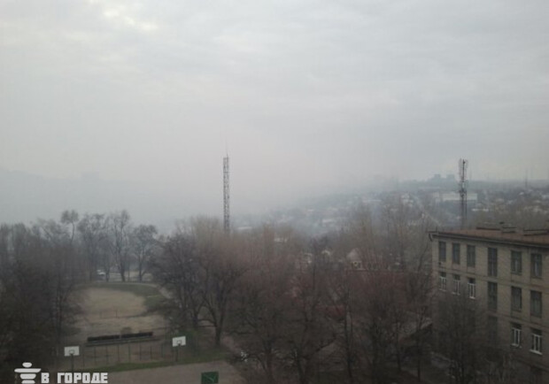 Такой техногенный "туман" заволок центр Запорожье 2 апреля текущего года.