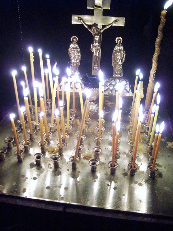 Священники могут освятить буквально все. Фото с сайта: http://fotki.yandex.ru/