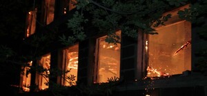 Ночью в Харькове сгорело 4-этажное здание Минобороны