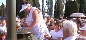 На День рыбака в Севастополе тысяча человек дралась за бесплатную уху: видео