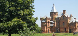 Замок Попова ждет гостей