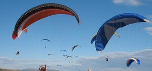 Самолеты, парапланы и воздушные бои: в Коктебеле проходит авиационный фестиваль