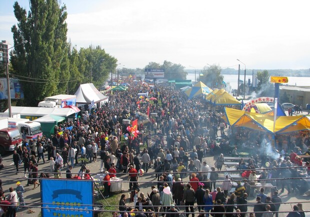 Власти обещают лояльные цены на ярмарке. Фото: life.zp.ua