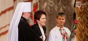 Деловой костюм, розовые розы и оговорка на радостях - Людмила Янукович на 1025-летии Крещения Руси