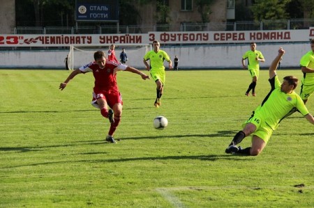 Руслан Платон - автор дебютного гола в футболке "Металлурга". Фото: sports.dp.ua
