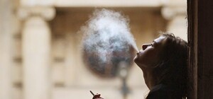 В вузах Одессы преподаватели курят прямо в кабинетах, а студентов могут отчислить, если поймают с сигаретой