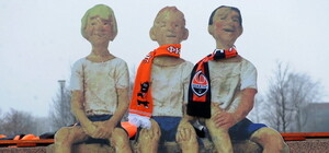 Около “Донбасс Арены” посадят пацанов Ахметова: новый памятник