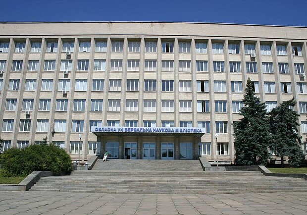 Библиотеке имени Горького уже 106 лет.
Фото автора.