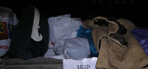 Под облгосадминистрацией начался сбор вещей для евромайдановцев