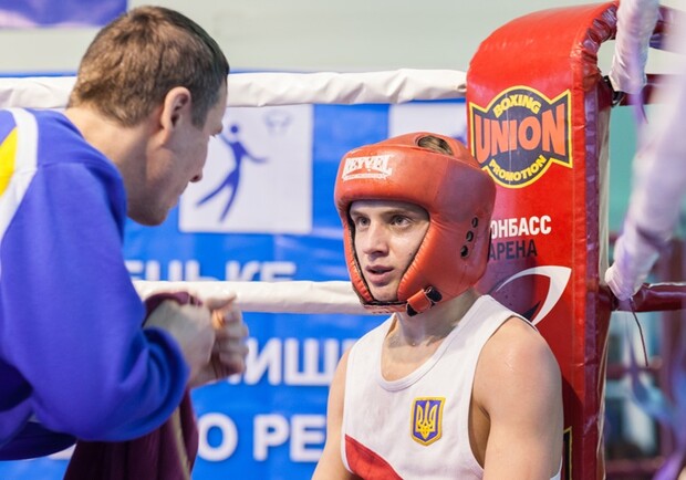 Дмитрий Замотаев получает ЦУ от тренера. Фото: fotofact.net