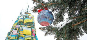 В Киеве продают игрушки на елку в духе Евромайдана