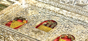 Когда смотреть, где поселиться: в Лавру привезут Дары волхвов