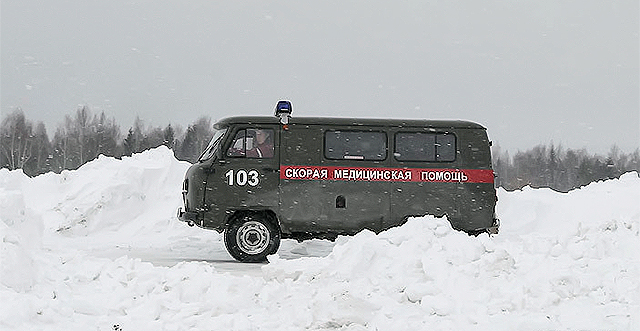 Новость - События - Медики вынуждены тащить по сугробам пациентов на носилках