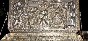 В Крым прибыли дары волхвов - люди часами стоят на морозе чтобы приложиться к святыне