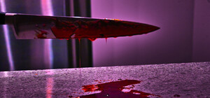 В Одессе в подъезде жилого дома обнаружили труп с ножевыми ранениями