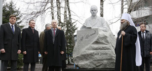 В Киеве открыли памятник знаменитому хирургу