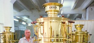 В центр города стащат десятки гигантских самоваров