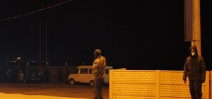 В Керчи вооруженные люди ворвались в воинскую часть