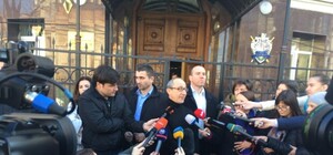 Геннадий Кернес вышел с допроса в Генпрокуратуре