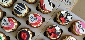 Сладости для радости: донецкий кондитер подарил Лободе 24 капкейка