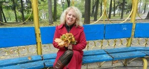 Женщина ищет сестру-близнеца – малышек разлучили при рождении