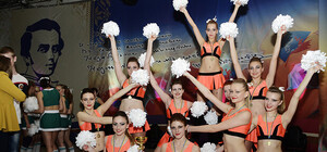 Красивые девушки и захватывающие трюки - в Луганске прошел чемпионат по черлидингу