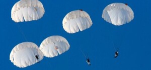 В Севастополе устроят праздник с парашютным шоу