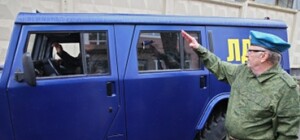 Жириновский отправил в Луганск свой броневой джип