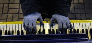 Экстремально: Перед запорожцами выступит загадочный пианист