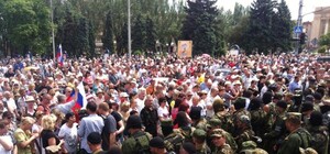 Фотофакт: на площадь Ленина выехали солдаты и БТР