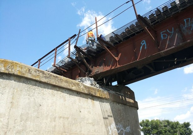 Новость - Транспорт и инфраструктура - Взорванный мост: Мост в Орехове уже "реанимировали"