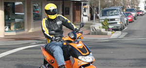 Ищем всем городом: в Киеве объявился похититель мопедов