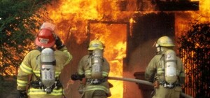 Два десятка пожарных тушили торговый центр в Севастополе