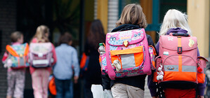 ДНРовцам не терпится учиться: требуют с завтрашнего дня начинать занятия в учебных заведениях Донецка