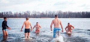 Зимний пляж или как в Днепропетровске купались в ледяной воде
