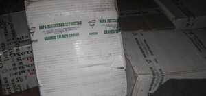 Харьковчанин пытался вывезти в Россию семь ящиков красной икры