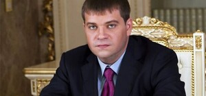 Находясь в розыске, Анисим пытается заполучить запорожский карьер