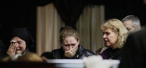 В Донецкой области люди на коленях провожали в последний путь погибшего в Авдеевке 19-летнего солдата [Видео]