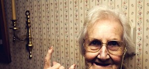 Порошенко не разрешил женщинам выходить на пенсию в 55 лет