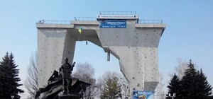 Покоренные высоты: возле Дворца спорта прошел чемпионат Украины по ледолазанию