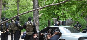 В брониках и балаклавах: на Сегедской зрелищно задержали воров