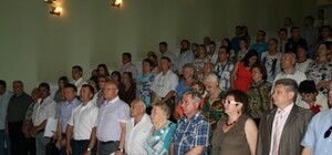 Лечим делом и словом: Запорожские журналисты принимали поздравления от медиков