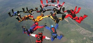 Под Харьковом парашютисты установили новый рекорд Украины